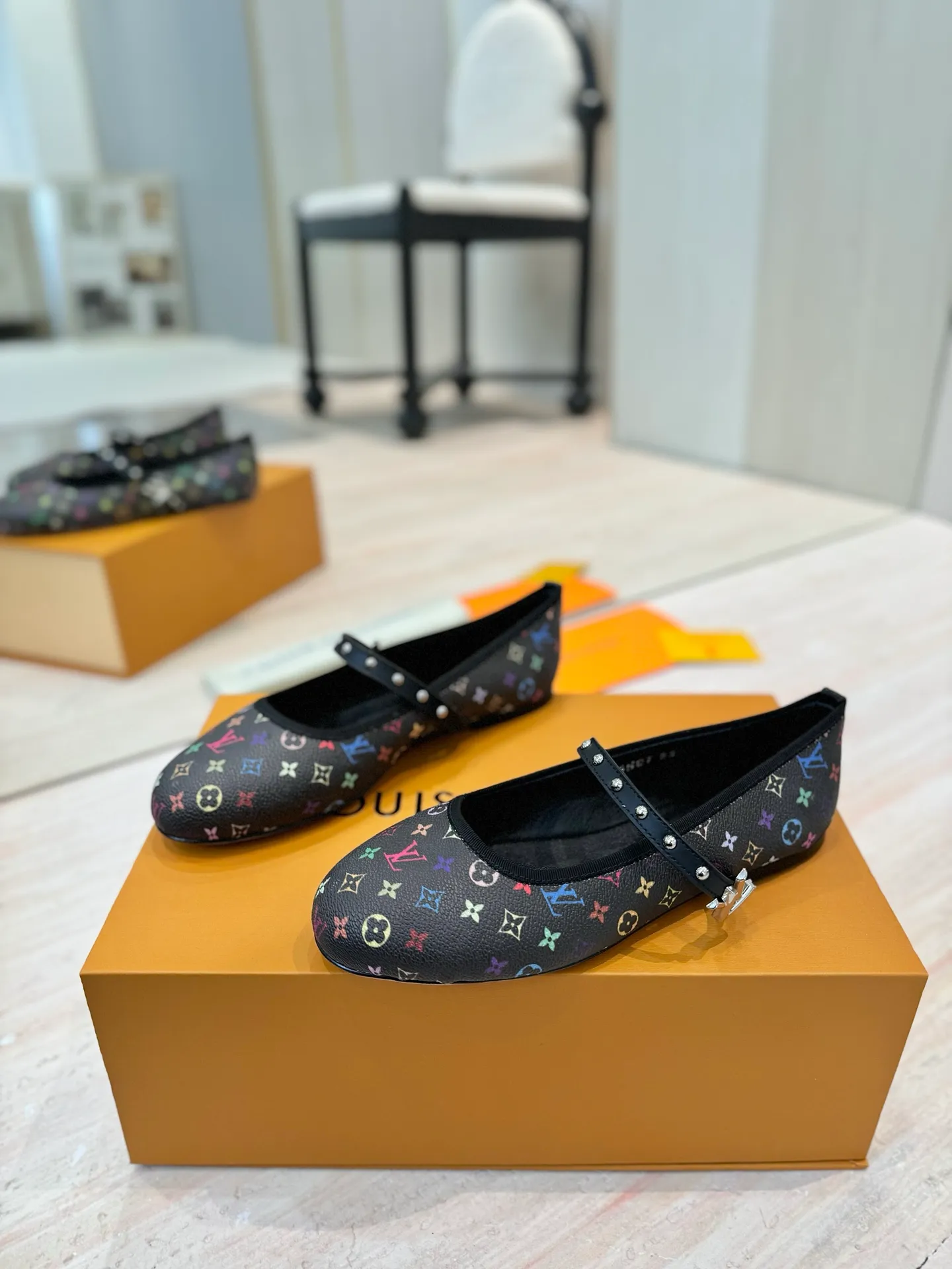 👟👟Ex-factory price 620👟👟 (top version) louis vuitton LV Louis Vuitton 25/Spring and Summer The latest Mary Jane shoes are simple and exquisite, full of high-end, showing elegance~ They look great on the feet and are full of summer shoes💯Awesome ✅Upper: 3D printed cowhide ✅Inner lining: Sheepskin lining, ✅Outsole: Genuine leather outsole imported from Italy ✅Size: 35-41 (40 to 41 customized, non-returnable) ✅Packaging: full set of packaging